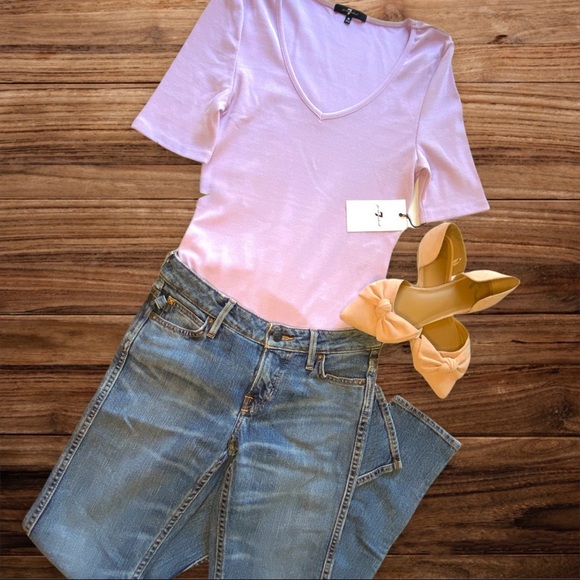 7 For All Mankind ✨HP✨🆕 | 💐Ribbed V-neck Half Sleeve Bodysuit in Light Lilac. - Picture 10 of 10